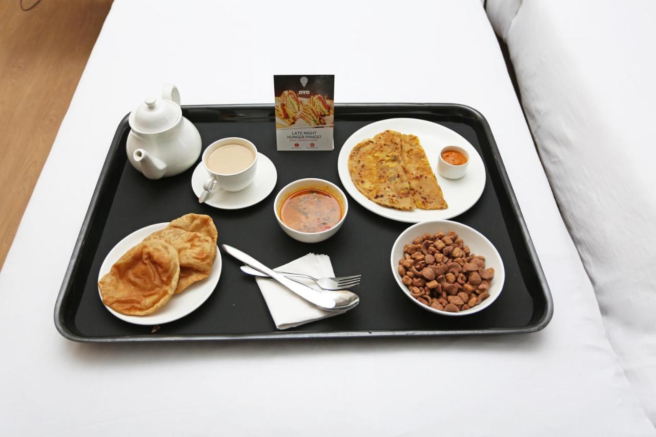 Moments Hotell Lucknow Eksteriør bilde
