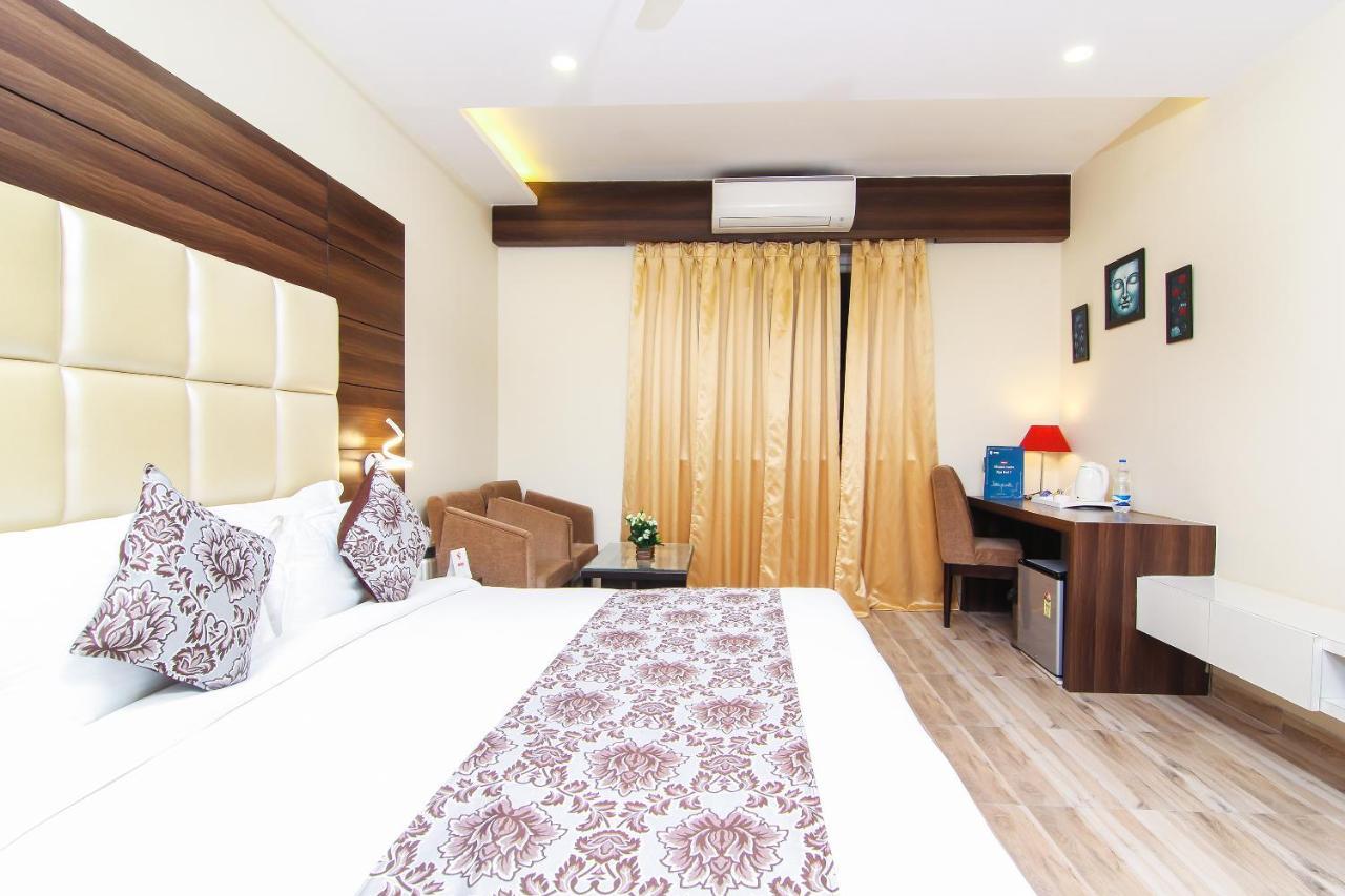 Moments Hotell Lucknow Eksteriør bilde