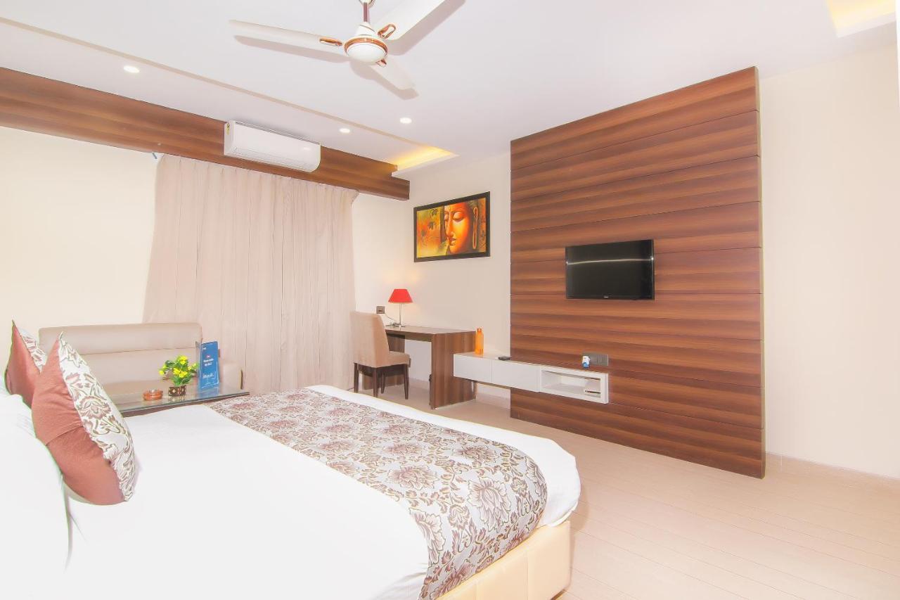 Moments Hotell Lucknow Eksteriør bilde