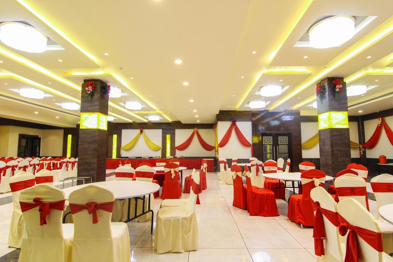 Moments Hotell Lucknow Eksteriør bilde
