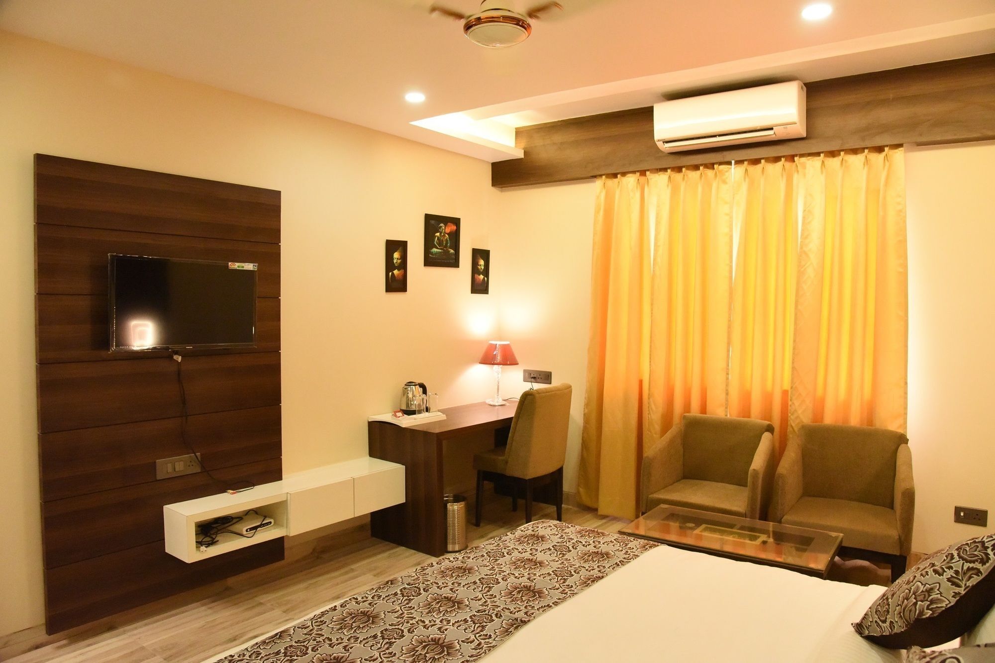 Moments Hotell Lucknow Eksteriør bilde