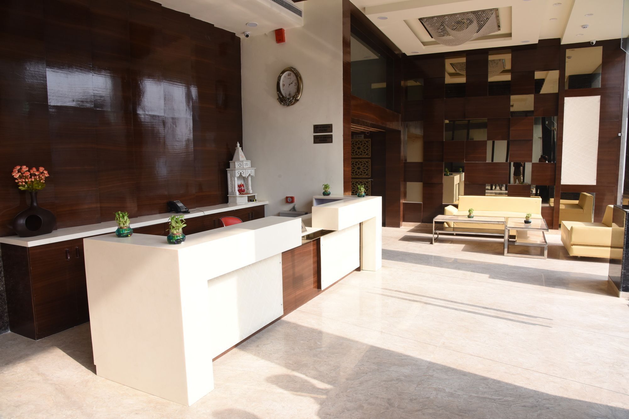 Moments Hotell Lucknow Eksteriør bilde