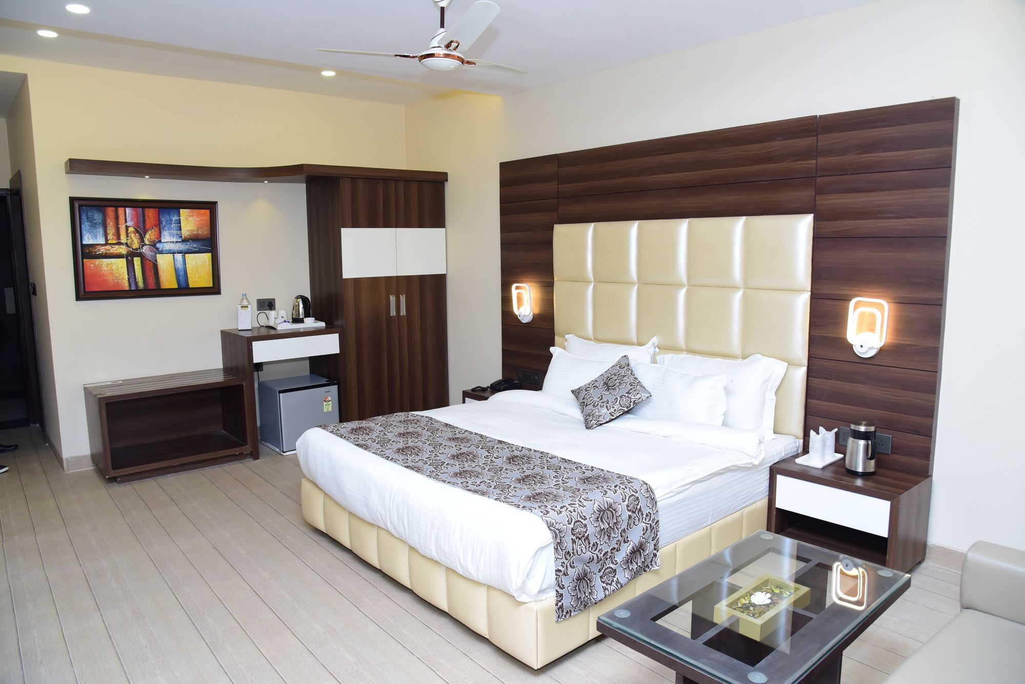 Moments Hotell Lucknow Eksteriør bilde