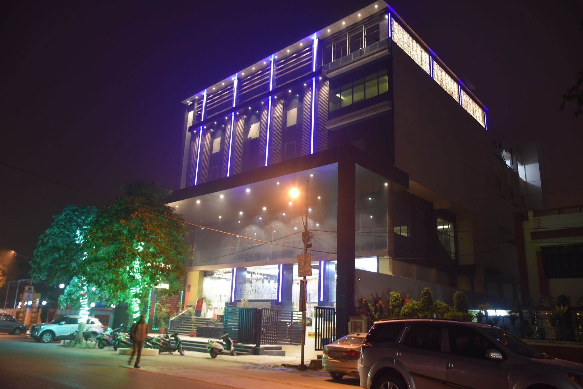 Moments Hotell Lucknow Eksteriør bilde