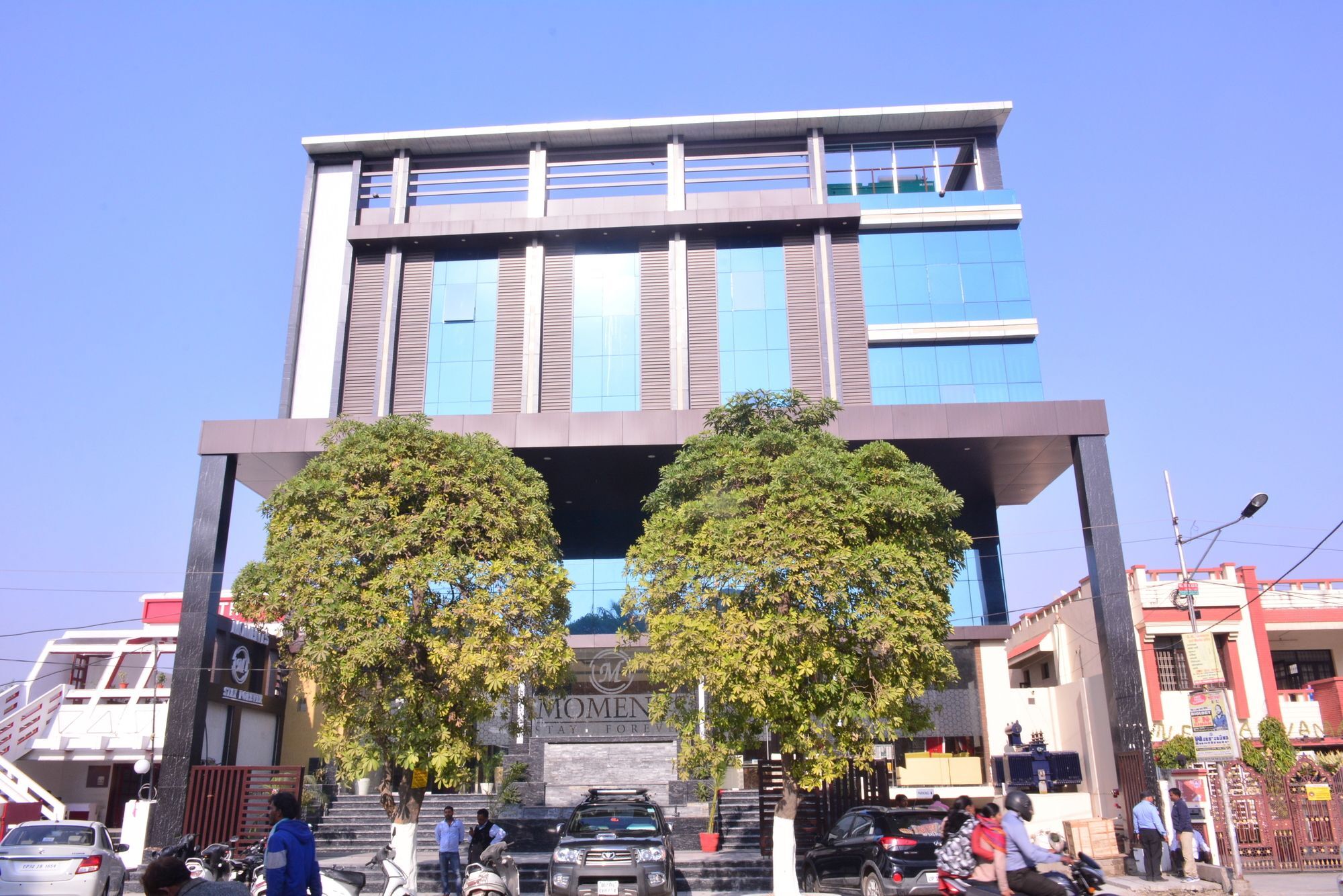Moments Hotell Lucknow Eksteriør bilde