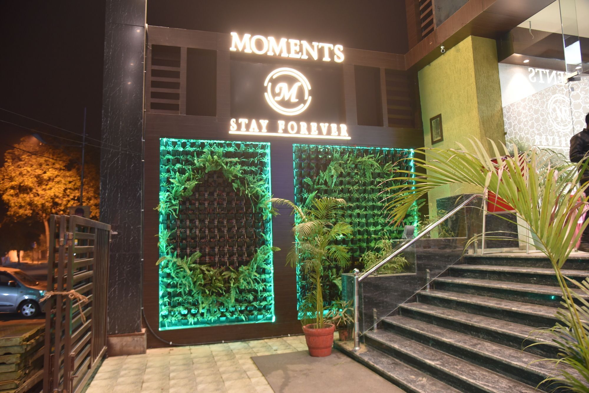 Moments Hotell Lucknow Eksteriør bilde