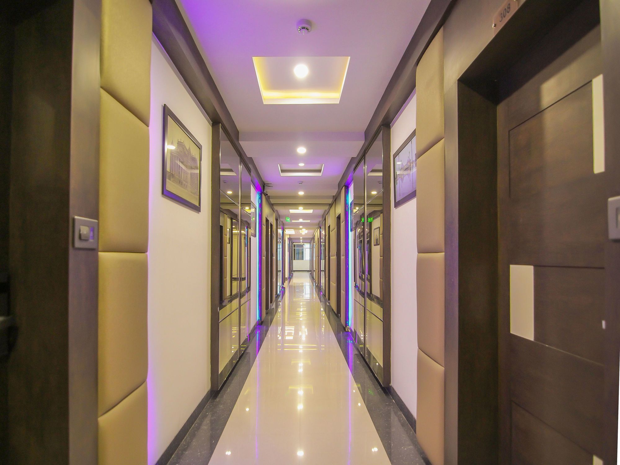Moments Hotell Lucknow Eksteriør bilde