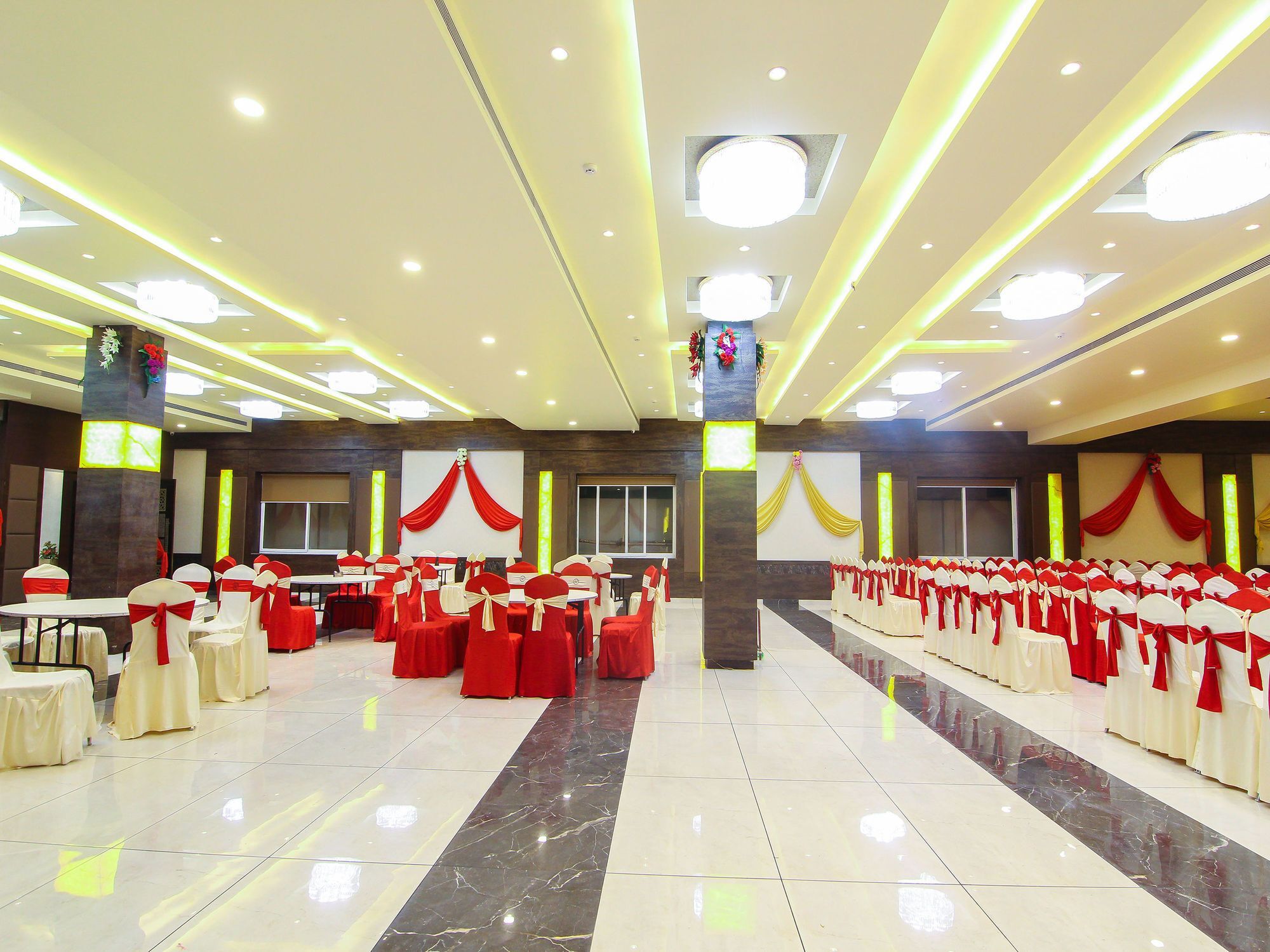 Moments Hotell Lucknow Eksteriør bilde