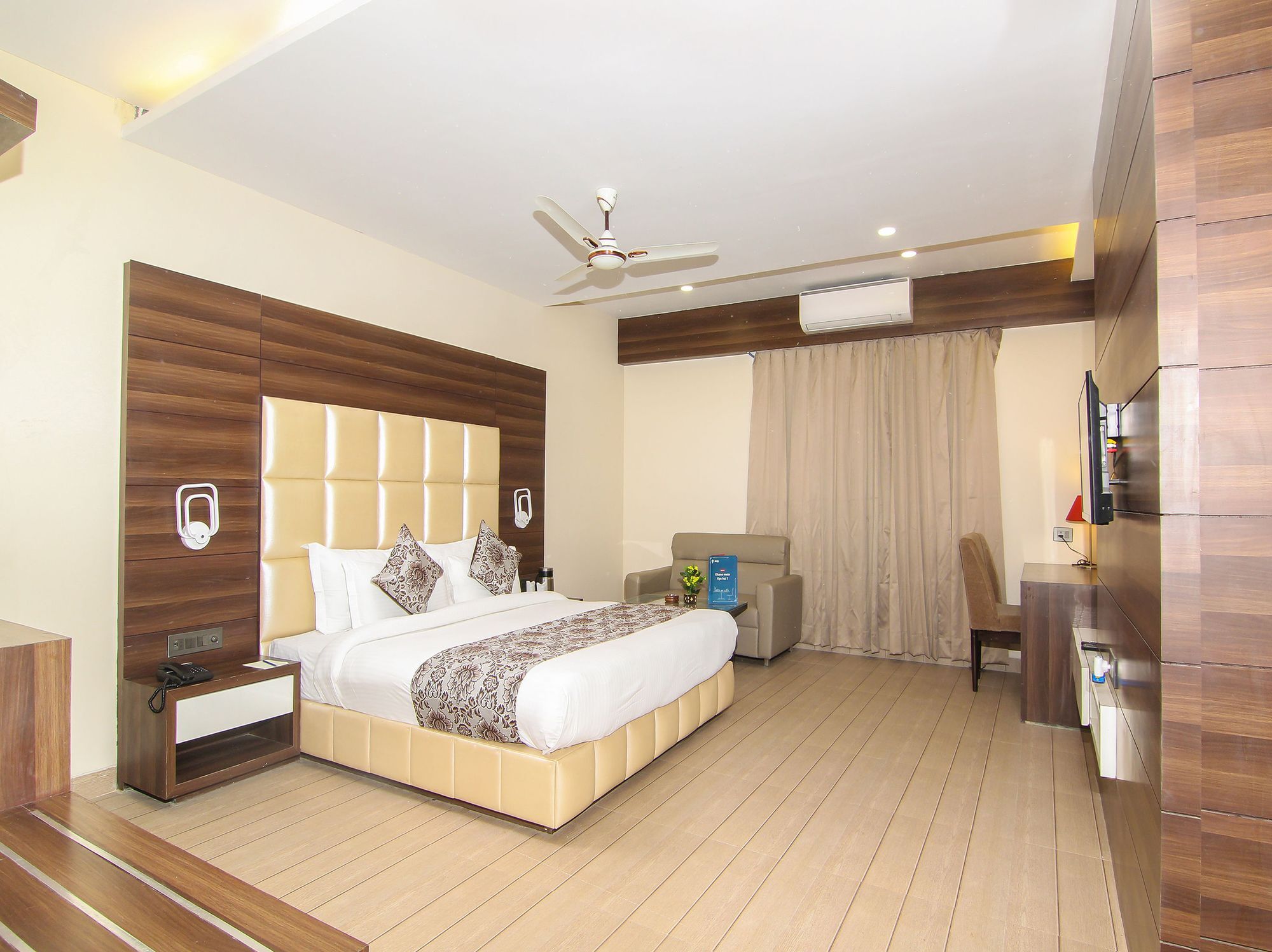 Moments Hotell Lucknow Eksteriør bilde