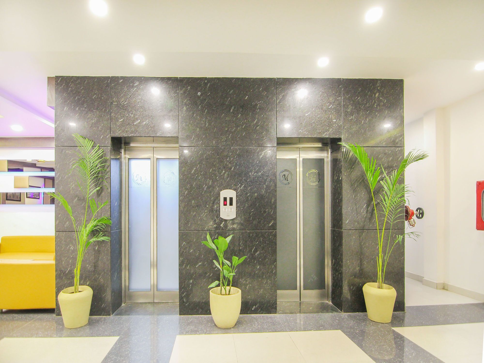 Moments Hotell Lucknow Eksteriør bilde
